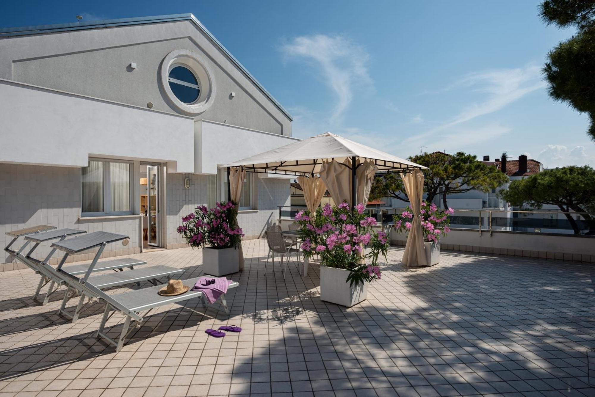 Dante 124 | Appartamenti A Riccione Exteriör bild